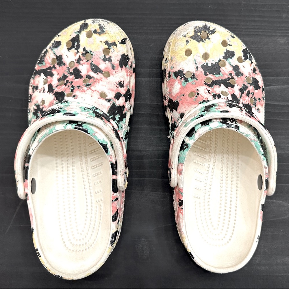 Women's size 8 crocs